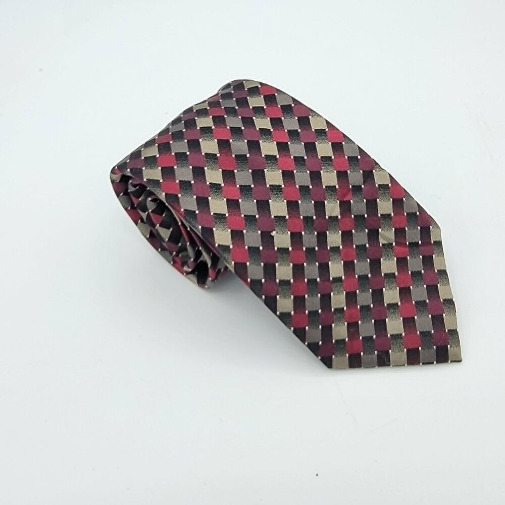 Geoffrey Beene Necktie Red Silk Geometric Pattern Men's Size 57 x 3